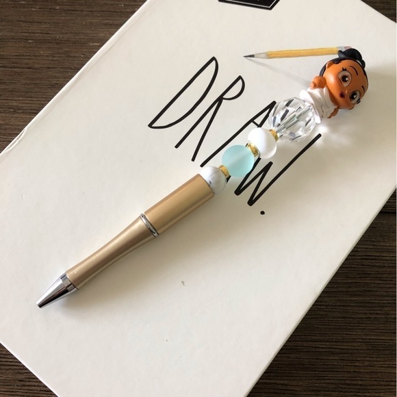 Disney Doorables: Hercules: Muses: Thalia handmade beaded pen - Picture 2 of 3